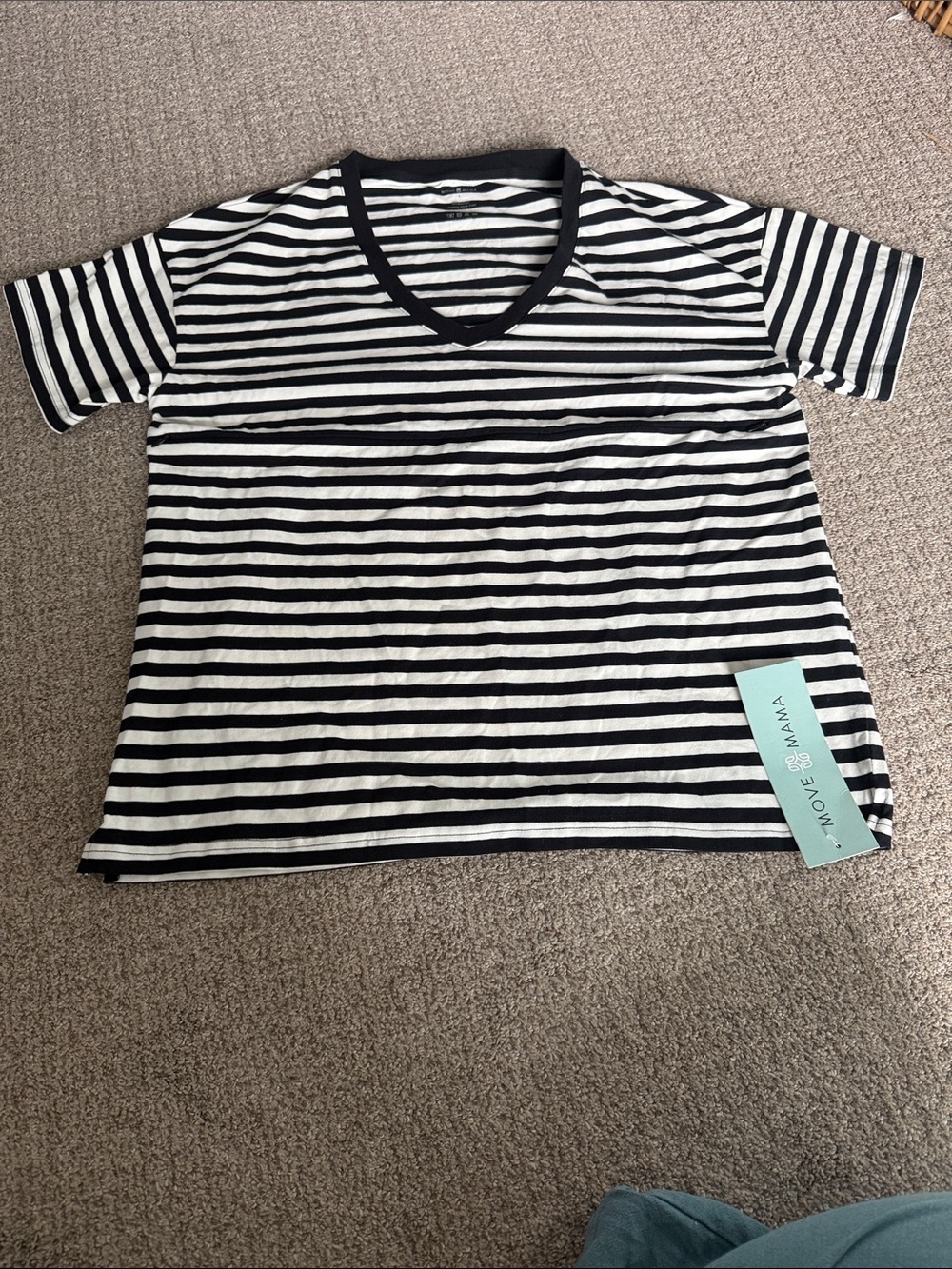 Black & White Striped V-Neck Short Sleeve - Maternity with zippers for nursing